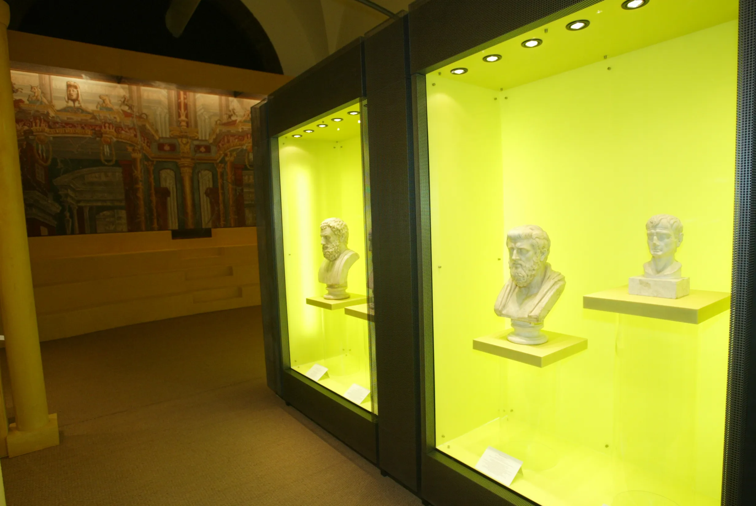 Allestimento della mostra nelle sale del Maschio Angioino a Napoli